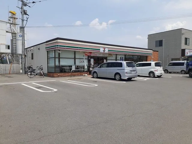 セブンイレブンまで1050m