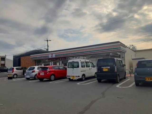 セブンイレブン八女本町店まで520m