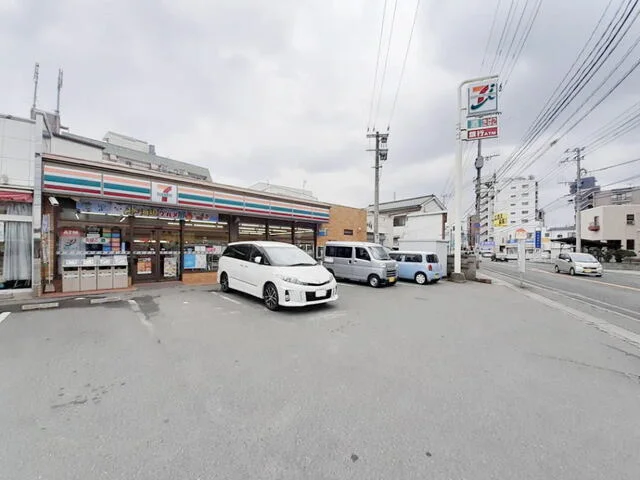 セブンイレブン粕屋原町駅前店まで1000m