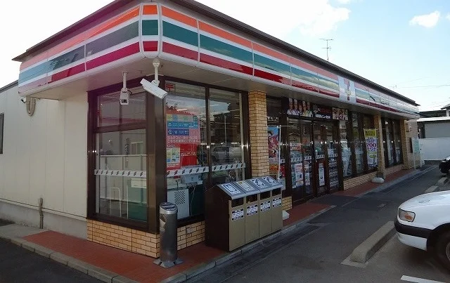 セブンイレブンまで900m