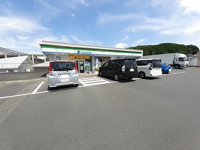 ファミリーマート様まで1500m