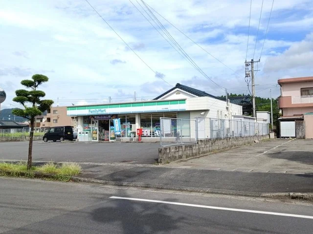 ファミリーマートはとや姫城店まで1100m