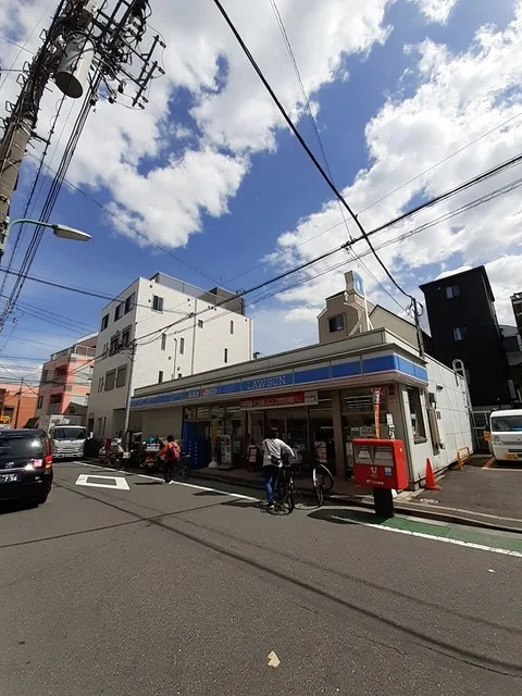 ローソンまで612m