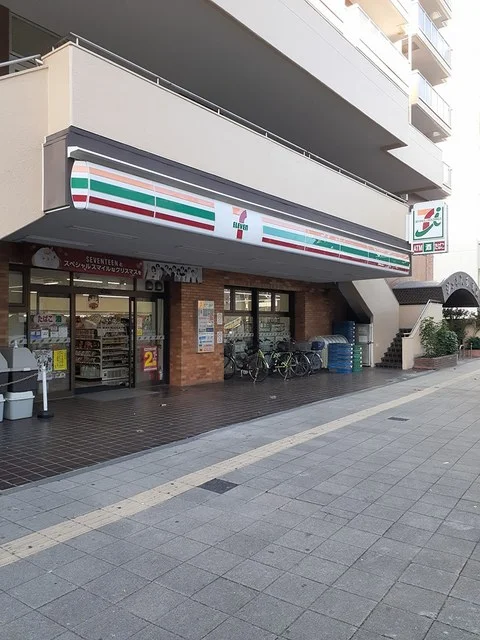 セブンイレブン横須賀中央店まで414m
