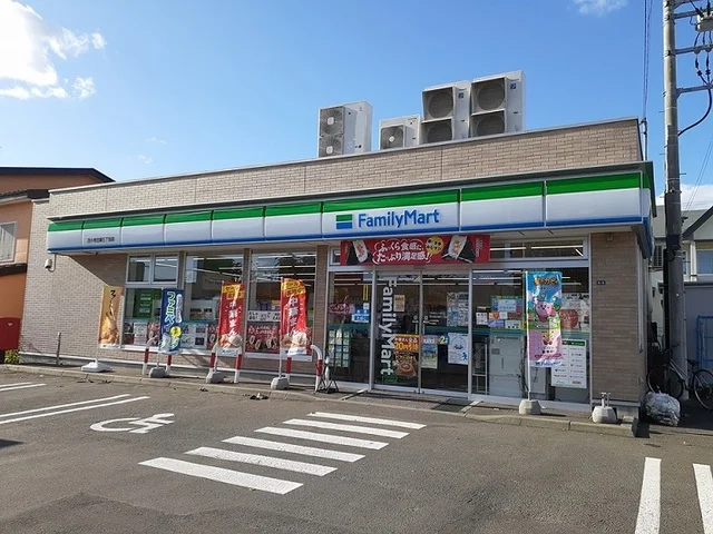 ファミリーマート日新５丁目店まで180m