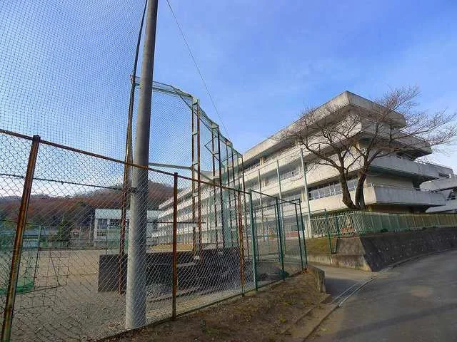 桐生市立川内中学校まで100m