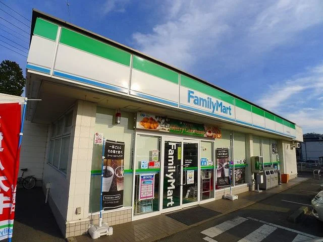 ファミリーマート桐生川内町店まで1400m