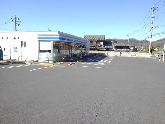 ローソン犬伏新町店まで400m