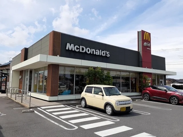 マクドナルドまで1300m