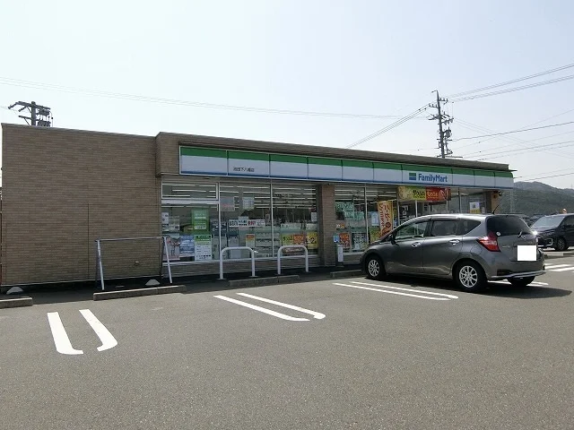 ファミリーマート 池田下八幡店まで1300m