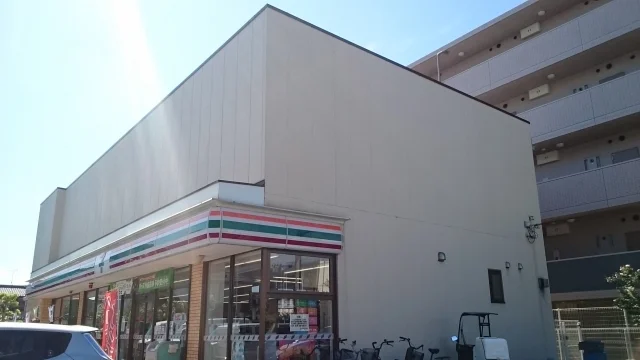 セブンイレブンまで220m