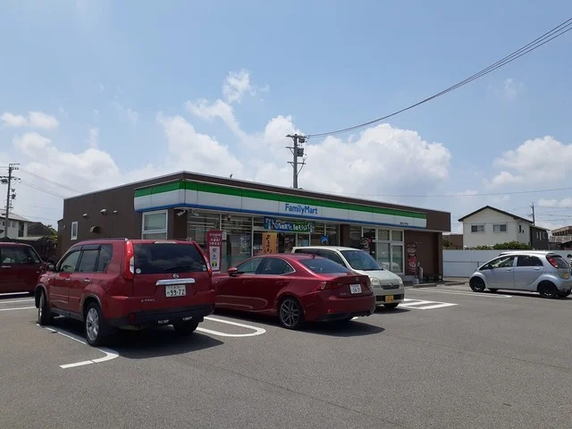 ファミリーマート 西尾今川町東まで300m