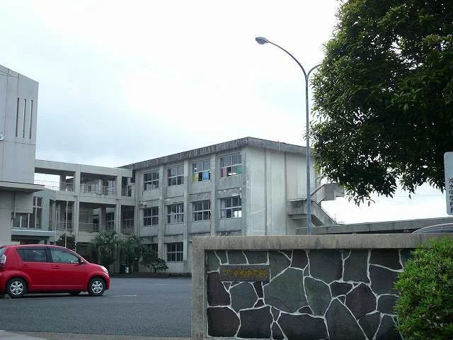 都城市立沖水中学校まで1100m