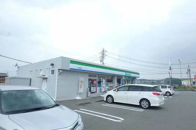 ファミリーマートまで3100m