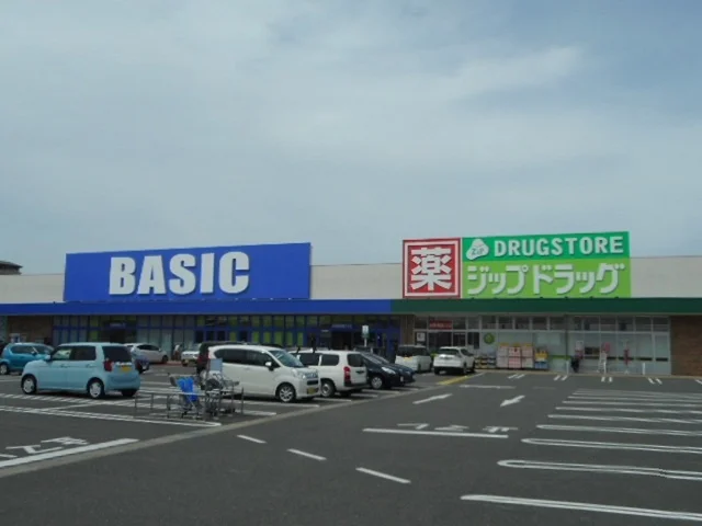 ジップドラッグ　一身田店まで1000m