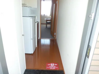 通路の奥が居室です。