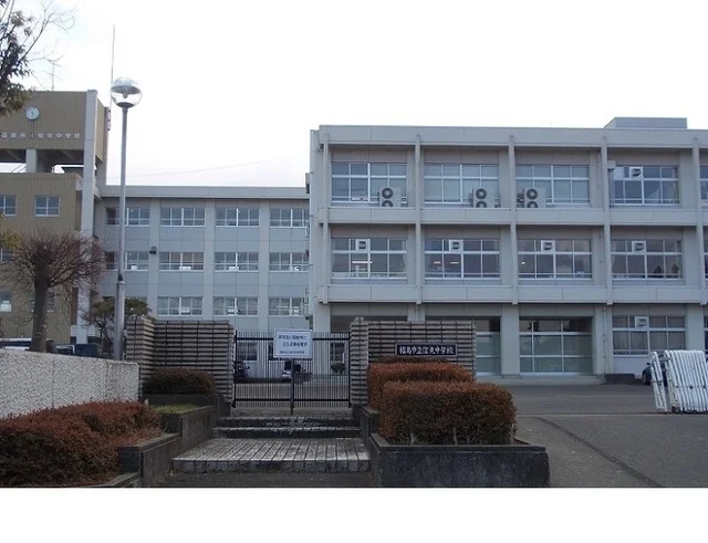 福島市立信夫中学校まで1800m