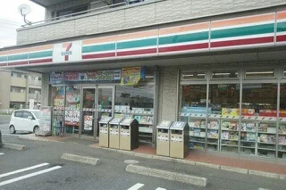 セブンイレブン成田御所の内店まで500m