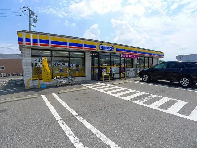 ミニストップ尾島粕川店まで900m