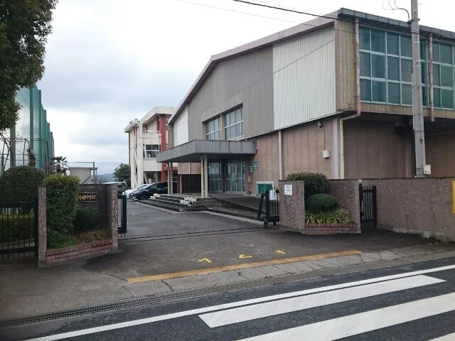 市立長野郷中学校まで800m