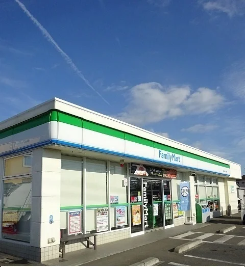 ファミリーマートまで35m