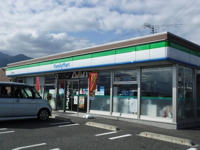 ファミリーマート　安曇野松川店まで800m