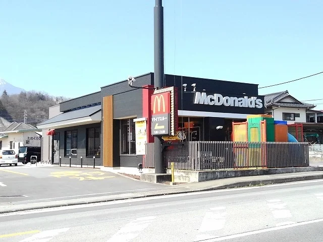 マクドナルド韮崎店まで1100m