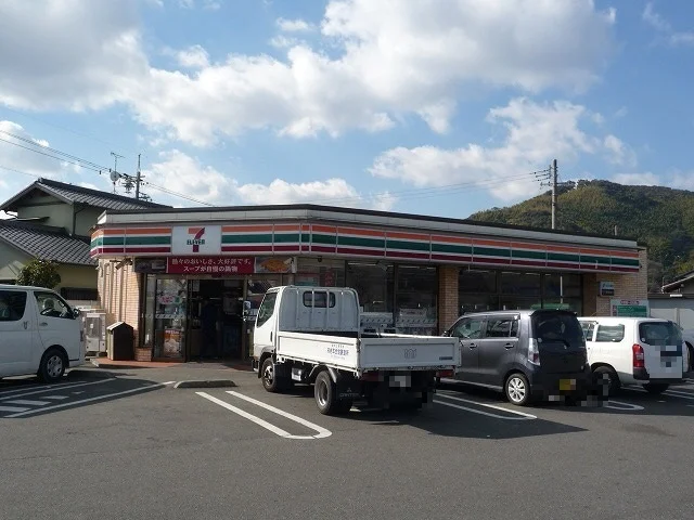 セブンイレブン　仮宿店まで1300m
