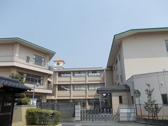 豊田南小学校まで900m