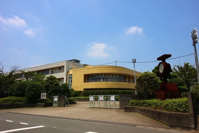 豊田南中学校まで1300m