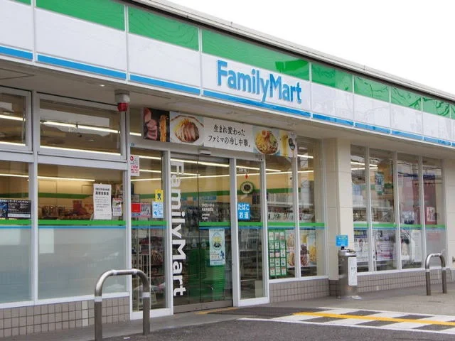 ファミリーマートまで850m