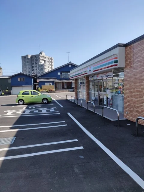 セブンイレブンまで900m