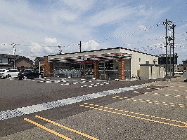 セブンイレブン氷見窪店まで750m