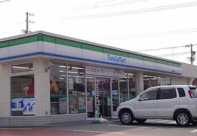 ファミリーマートまで800m