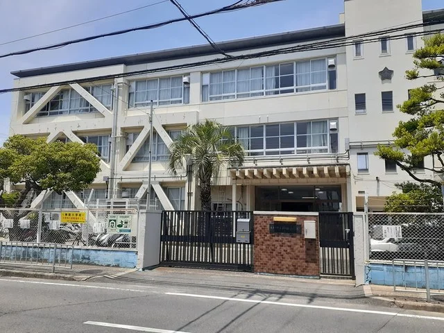 寝屋川市立神田小学校まで550m