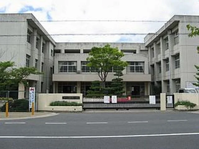 畝傍東小学校様まで750m