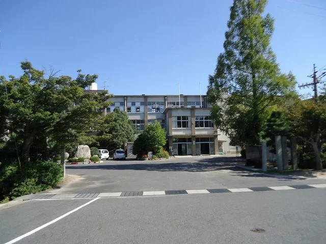 倉吉市立社小学校まで260m