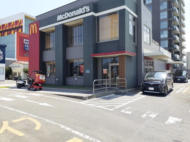 マクドナルド202前原店まで800m