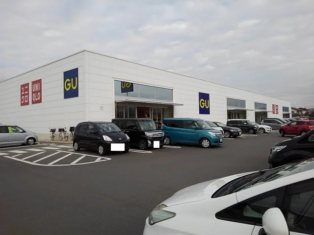 ユニクロまで860m