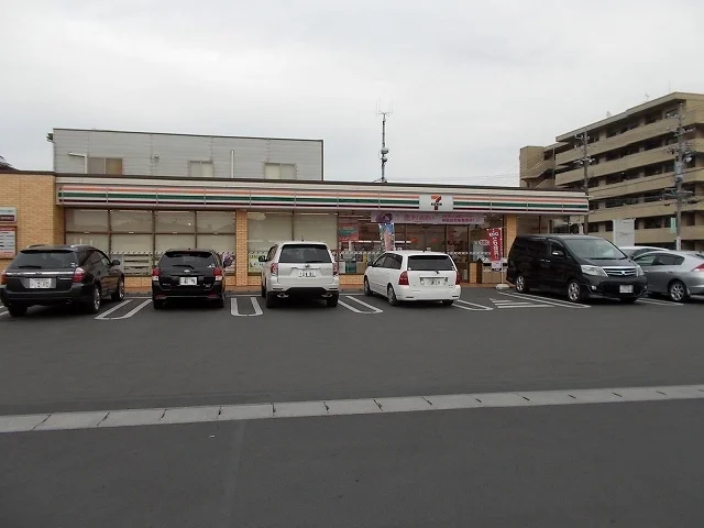 セブンイレブン竜南１丁目店まで550m