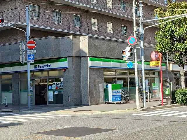 ファミリーマート神戸御幸通店様まで50m