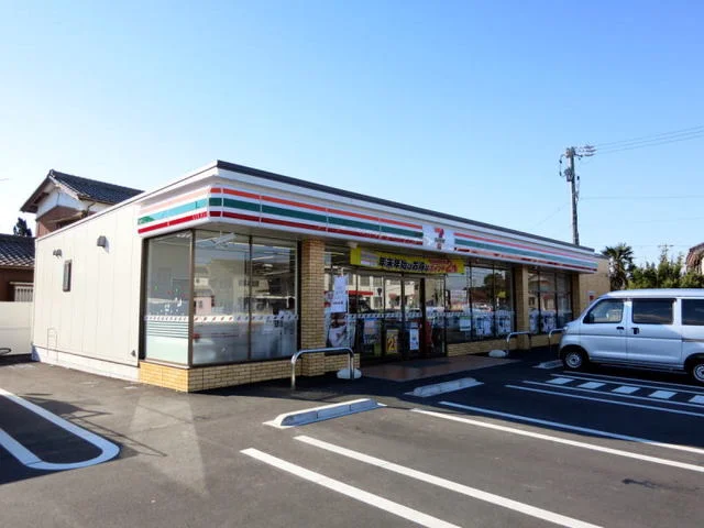 セブン-イレブン西尾平坂町店まで850m