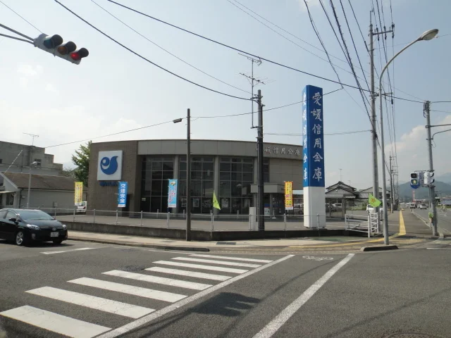 愛媛信用金庫丹原支店様まで1600m