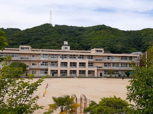 福山市立春日小学校まで1400m