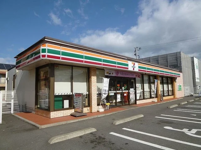 セブンイレブンまで120m