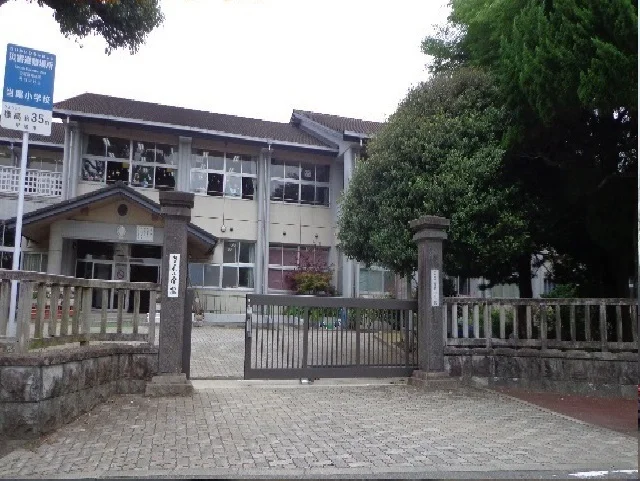 当尾小学校まで1600m