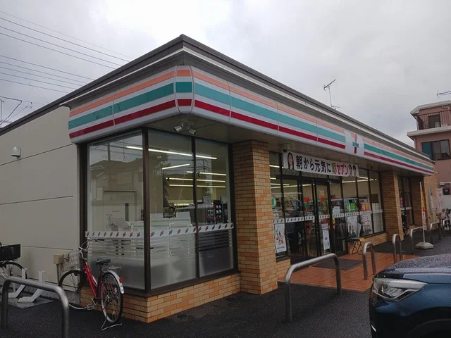 セブンイレブンまで827m