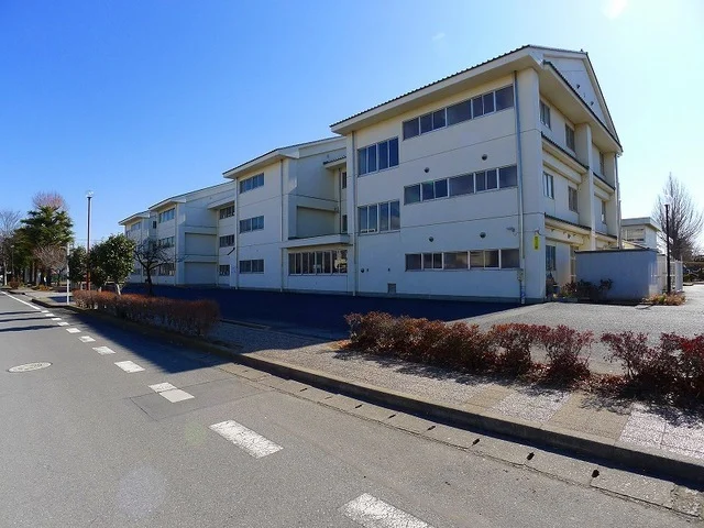 館林市立第一小学校まで1000m