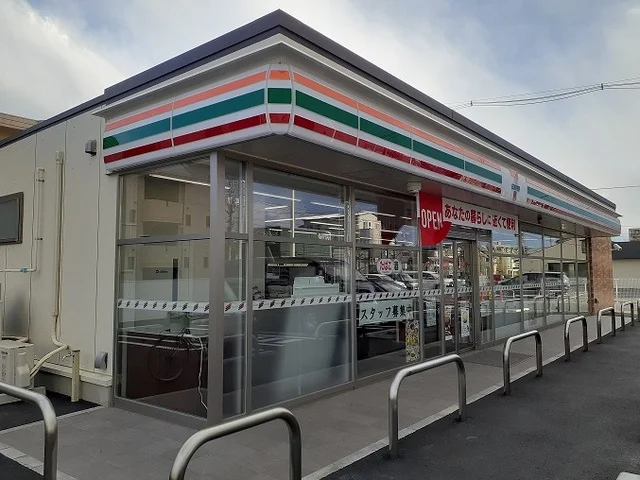 セブンイレブン競馬場通り店まで300m