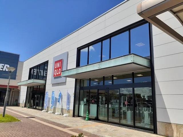 ユニクロ紀伊川辺店様まで1000m